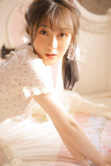女朋友下面很紧进去一点很痛